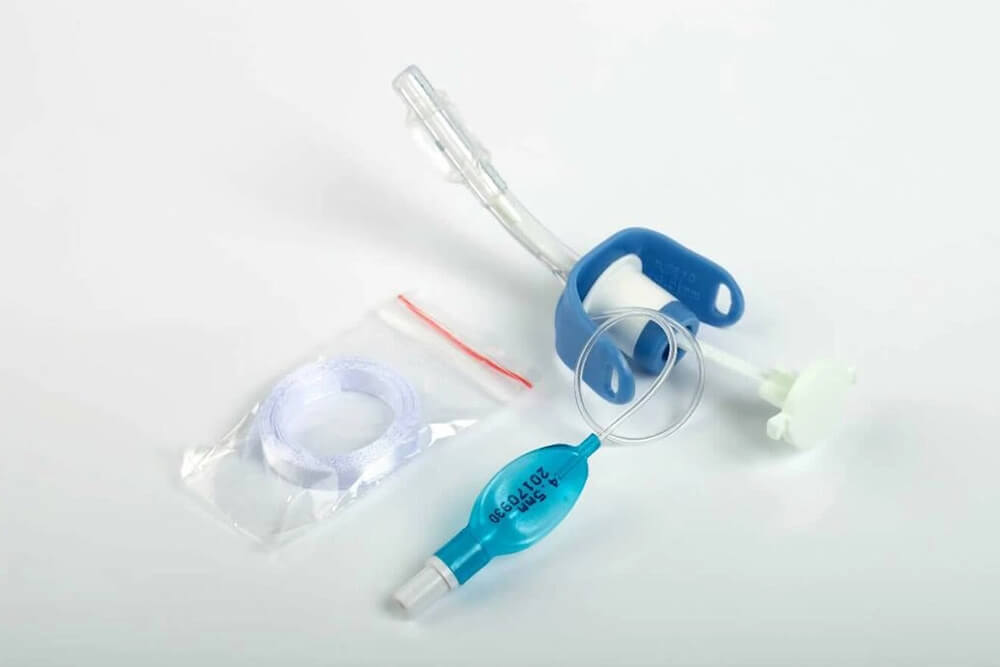 Трахеостомическая трубка с манжетой